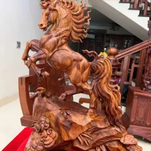 Tượng Nhất Mã Gỗ Sưa Bắc Hàng Kỹ Cao 45cm