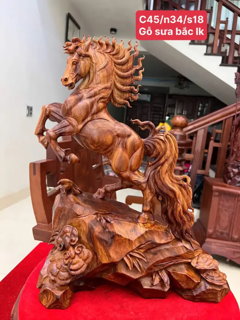 Tượng Nhất Mã Gỗ Sưa Bắc Hàng Kỹ Cao 45cm