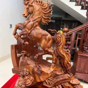 Tượng Nhất Mã Gỗ Sưa Bắc Hàng Kỹ Cao 45cm
