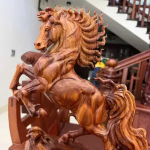 Tượng Nhất Mã Gỗ Sưa Bắc Hàng Kỹ Cao 45cm