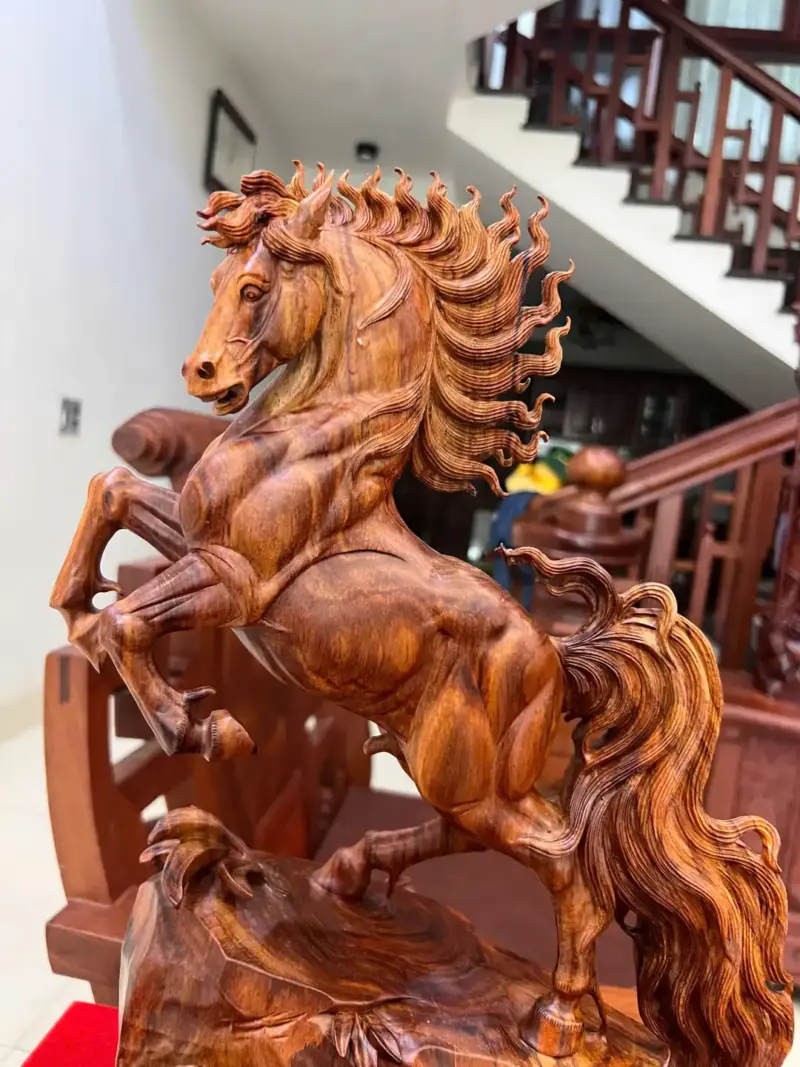 Tượng Nhất Mã Gỗ Sưa Bắc Hàng Kỹ Cao 45cm