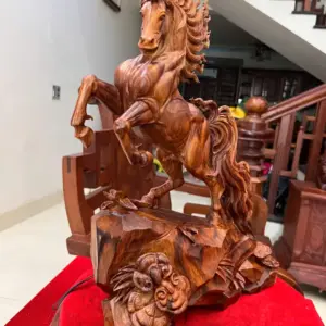 Tượng Nhất Mã Gỗ Sưa Bắc Hàng Kỹ Cao 45cm