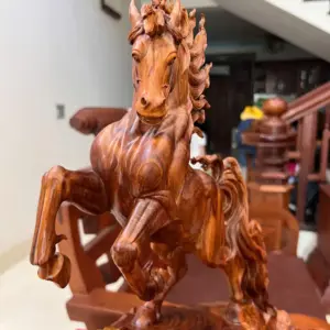 Tượng Nhất Mã Gỗ Sưa Bắc Hàng Kỹ Cao 45cm