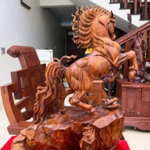 Tượng Nhất Mã Gỗ Sưa Bắc Hàng Kỹ Cao 45cm