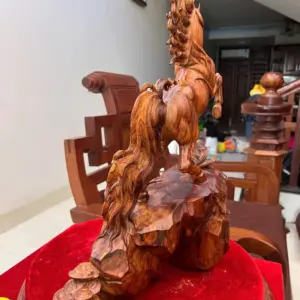 Tượng Nhất Mã Gỗ Sưa Bắc Hàng Kỹ Cao 45cm
