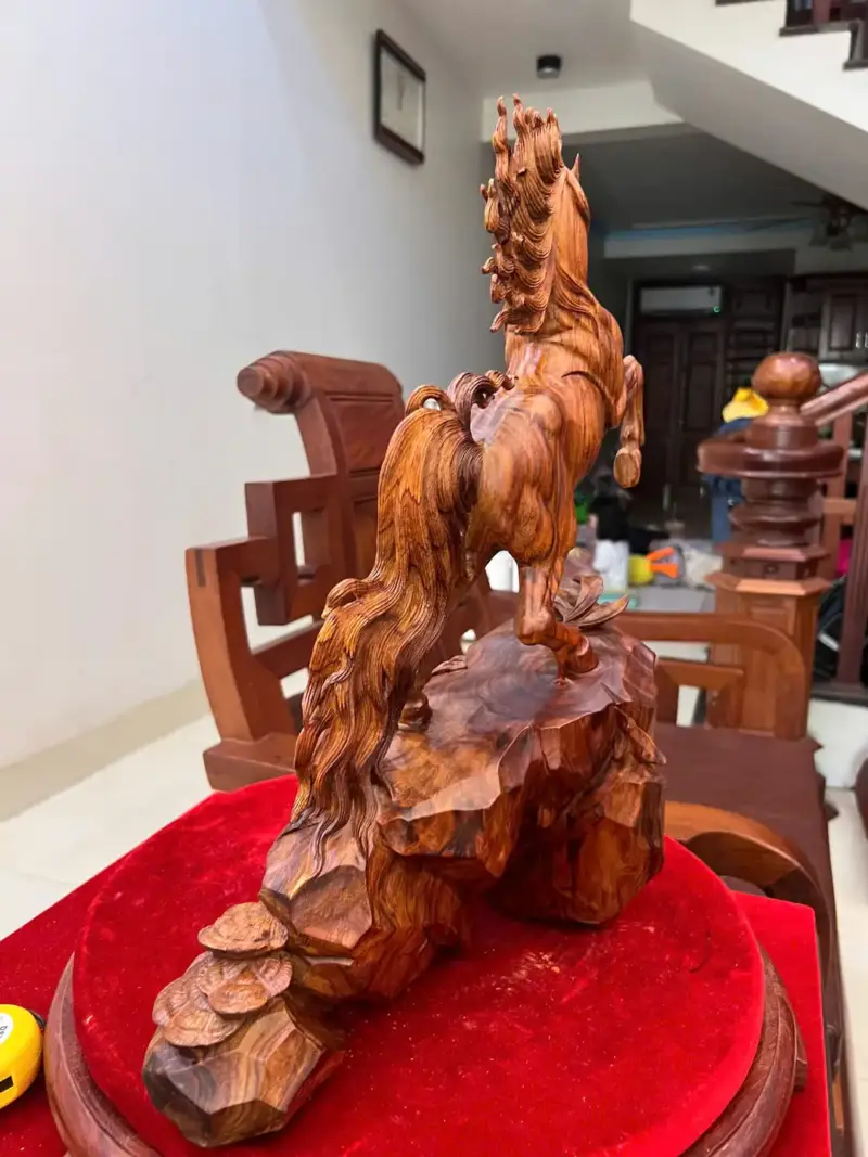 Tượng Nhất Mã Gỗ Sưa Bắc Hàng Kỹ Cao 45cm