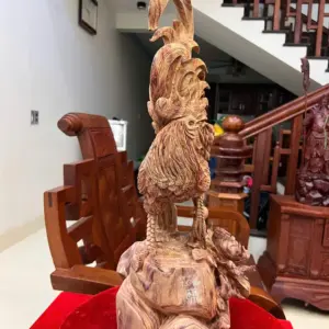 Tượng Nhất Kê Gỗ Sưa Bắc Liền Khối Hàng Nghệ Nhân Tắc Kê Vân Tím Lịm Có Sơn Cao 58cm
