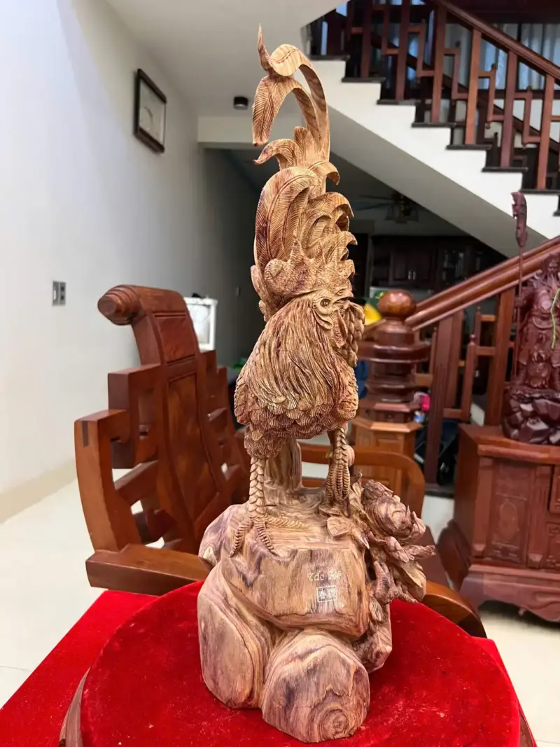 Tượng Nhất Kê Gỗ Sưa Bắc Liền Khối Hàng Nghệ Nhân Tắc Kê Vân Tím Lịm Có Sơn Cao 58cm