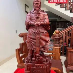 Tượng Trần Quốc Tuấn Chống Kiếm Gỗ Tử Đàn Liền Khối Đục Kỹ Sắc Nét Cao 68cm