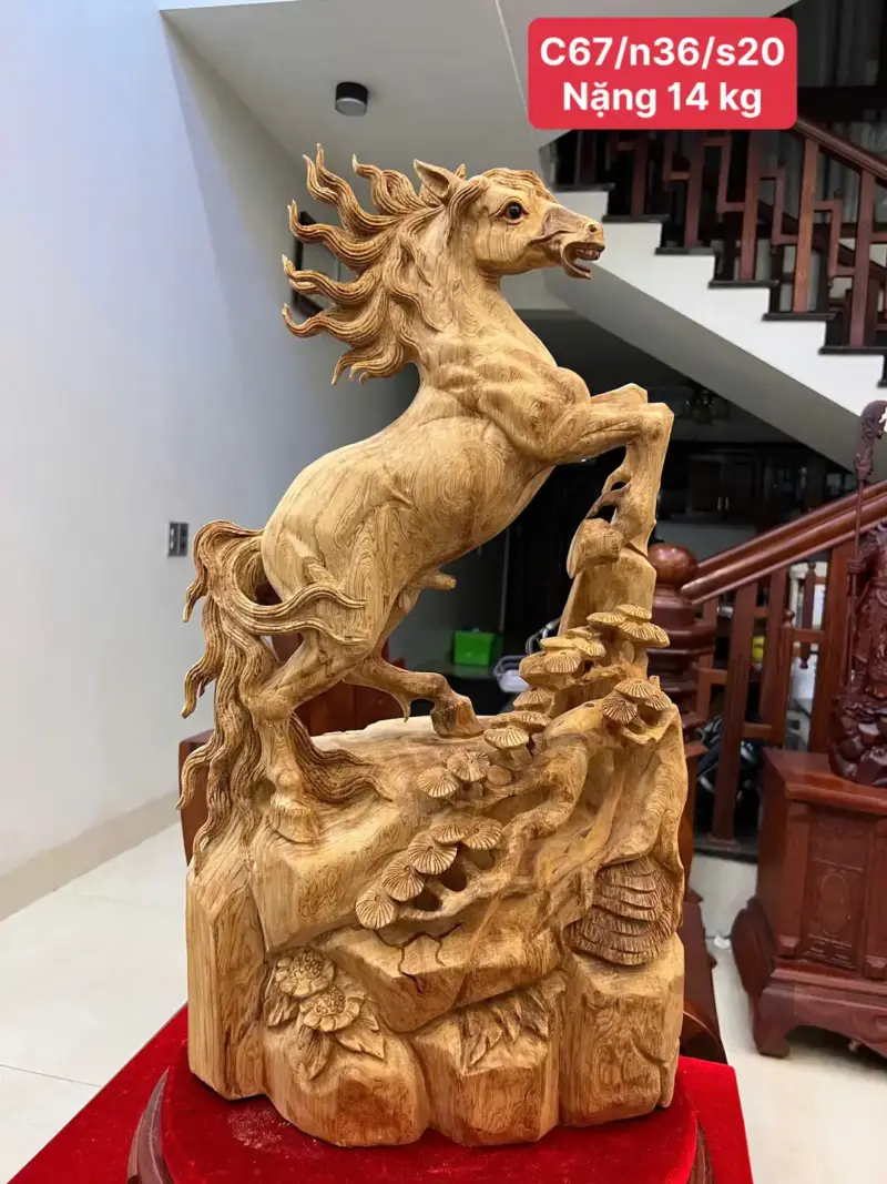 Tượng Nhất Mã Phi Thiên Gỗ Ngọc Am Liền Khối Chất Gỗ Già Nặng Thơm KT:67x36x20