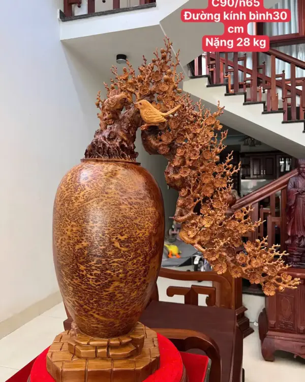 z7919842152083_d263696afdc43addfa80ef0e4435b425_Bình Phú Quý Mai Đổ Nu Ngọc Am To Đẹp Giá 25.500 Triệu Kích Thước Cao 90cm, Ngang 65cm, Sâu 30cm Bình Phú Quý Mai Đổ Nu Ngọc Am To Đẹp KT:90x65x30