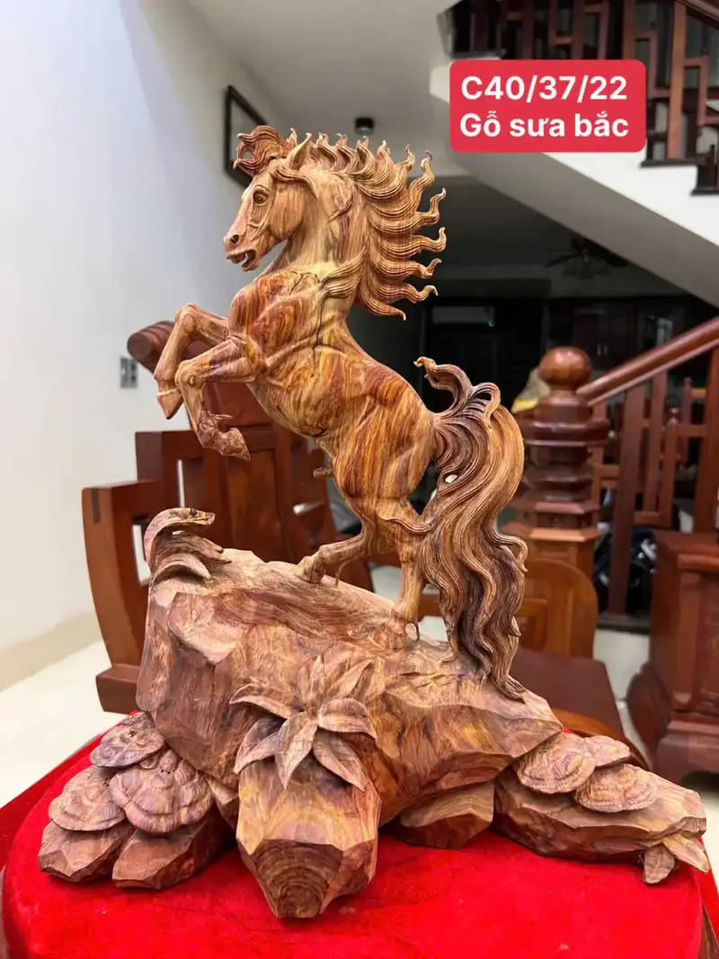Tượng Nhất Mã Gỗ Sưa Bắc Hàng Kỹ Có Sơn KT:40x37x22
