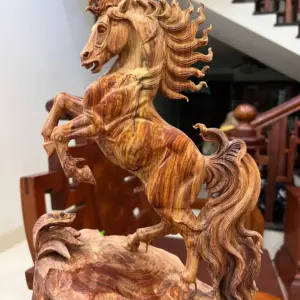 Tượng Nhất Mã Gỗ Sưa Bắc Hàng Kỹ Có Sơn KT:40x37x22