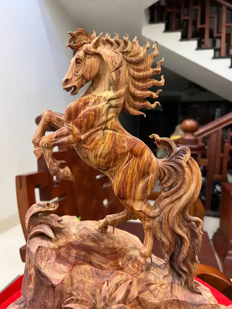 Tượng Nhất Mã Gỗ Sưa Bắc Hàng Kỹ Có Sơn KT:40x37x22