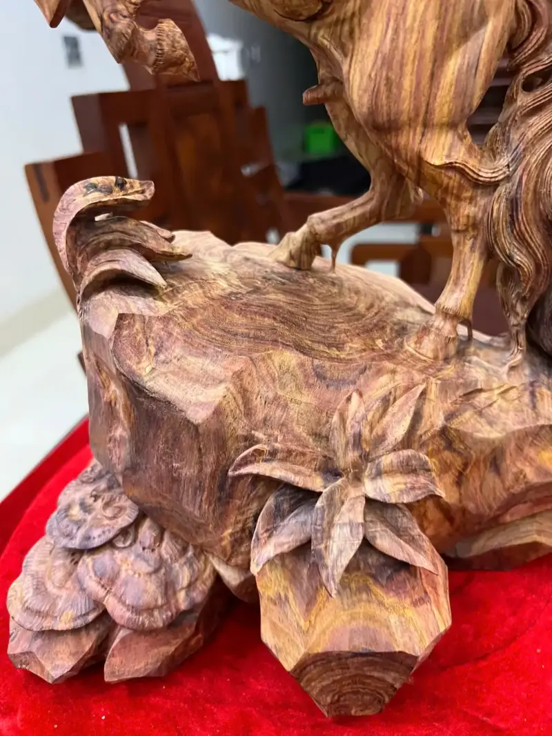 Tượng Nhất Mã Gỗ Sưa Bắc Hàng Kỹ Có Sơn KT:40x37x22
