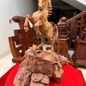 Tượng Nhất Mã Gỗ Sưa Bắc Hàng Kỹ Có Sơn KT:40x37x22