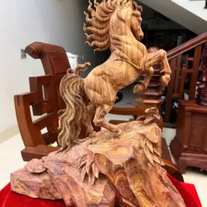 Tượng Nhất Mã Gỗ Sưa Bắc Hàng Kỹ Có Sơn KT:40x37x22